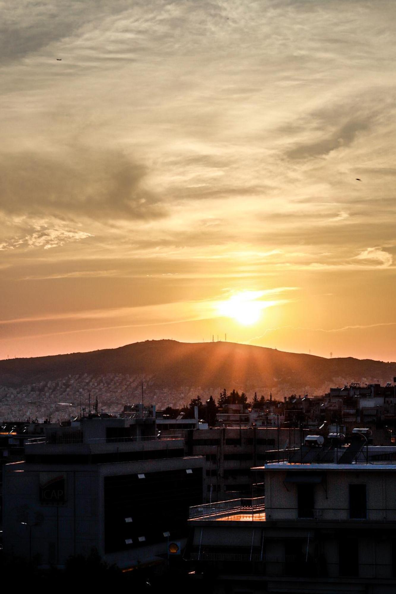 Renovated Apartment With Roof Garden Access, 15 M Walk To Acropolis Atenas Exterior foto
